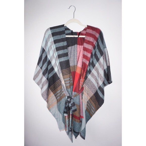 Francescas Poncho - Picture 2 of 8